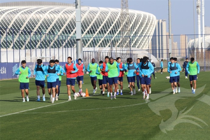 网页版登录入口-武汉三镇一线队在俱乐部光谷训练基地集结，开启新赛季冲刺备战